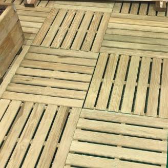 Pavimenti - Mattonella 50x50 zigrinata in legno da esterno per terr...