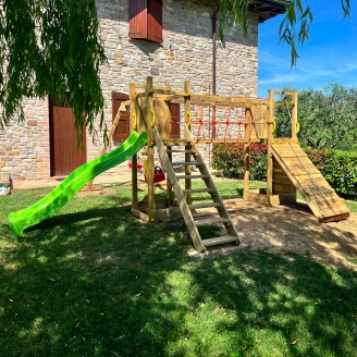 Parco giochi in legno  Fungoo Maxi Exposure con scivolo, altalene, ponte e arrampicata