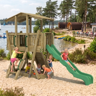 Parco Giochi in Legno FunForte 3 per Uso Pubblico con Tetto, Scivolo HDPE, Parete d’Arrampicata e Sabbiera