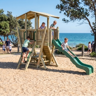 Parco Giochi in Legno FunForte 4 per Uso Pubblico con Scivolo HDPE, Arrampicata e Tavolo Picnic