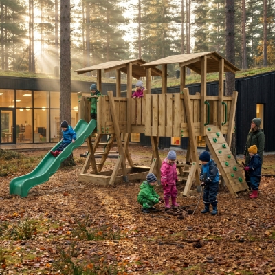 Parco Giochi in Legno FunForte 5 per Uso Pubblico con Doppia Torre, Ponte, Scivolo e Sabbiera