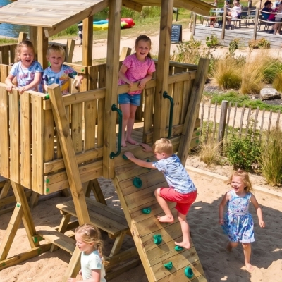 Parco Giochi in Legno FunForte 5 per Uso Pubblico con Doppia Torre, Ponte, Scivolo e Sabbiera