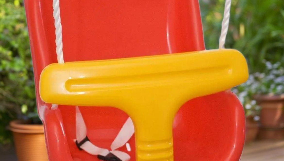 Scivoli, Altalene e Parco Giochi in Legno: Guida
