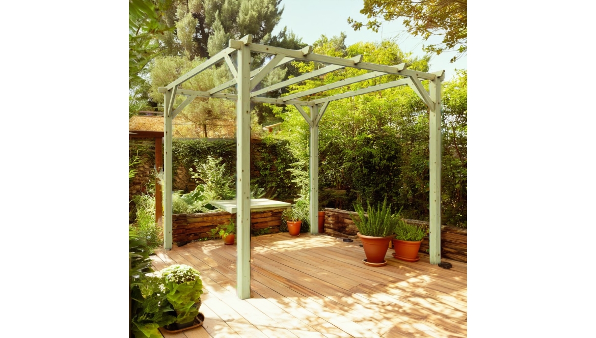 Arredare il giardino in autunno: proteggere il legno